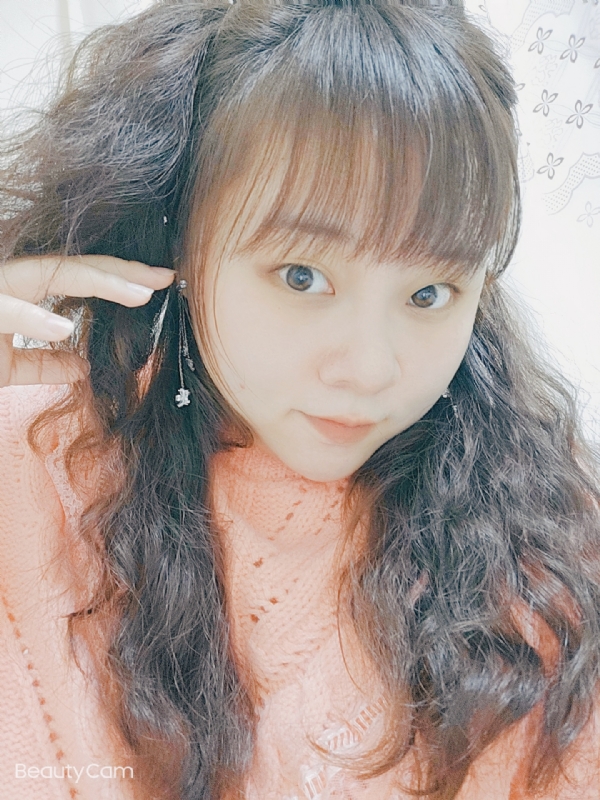 艾薇儿的第一张照片--宁德相亲网