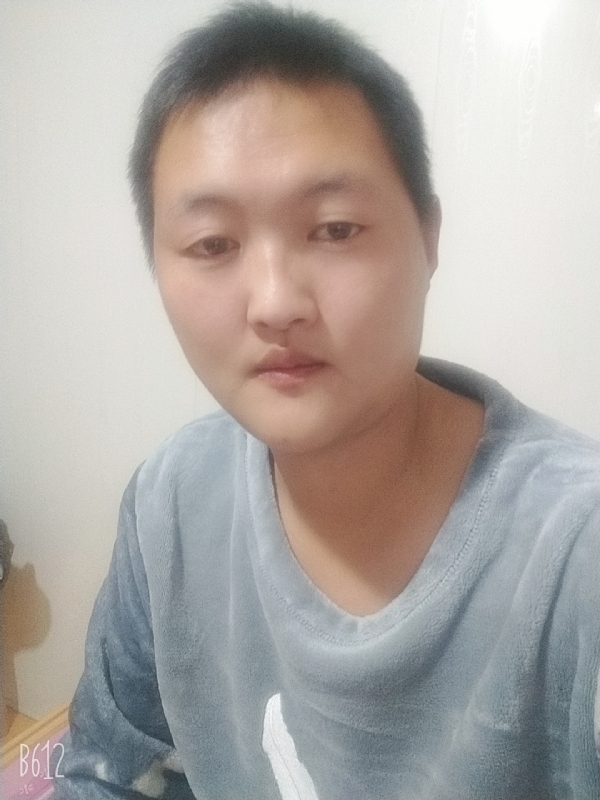 烟圈里透着伤的第一张照片--宁德相亲网