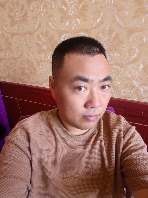 擦亮眼睛向前看的第一张照片--宁德相亲网